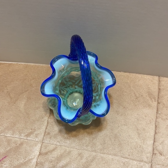 Fenton green and white iridescent glass cobalt crest signed basket - Picture 5 of 7